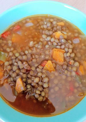 Una foto de Lentejas con verduras