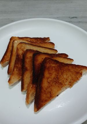বাটার টোস্ট (Butter toast recipe in bengali) রেসিপির প্রধান ছবি