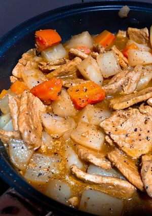 Hình của món Thăn Heo Kho Tiêu Với Cà Rốt Và Củ Cải Trắng (Dùng Gói Gia Vị Kho Có Sẵn).