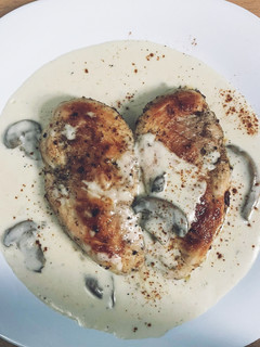 A picture of Chicken with sauce Bechamel.