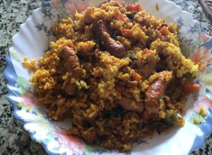 Una foto de Arroz con salchichas
