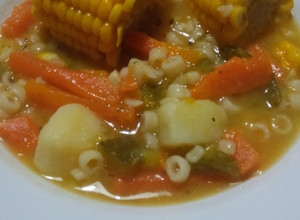 Una foto de Sopa de verduras 🥔🥕🌽🥘