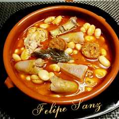 Una foto de Judías blancas con rabo de cerdo y chorizo