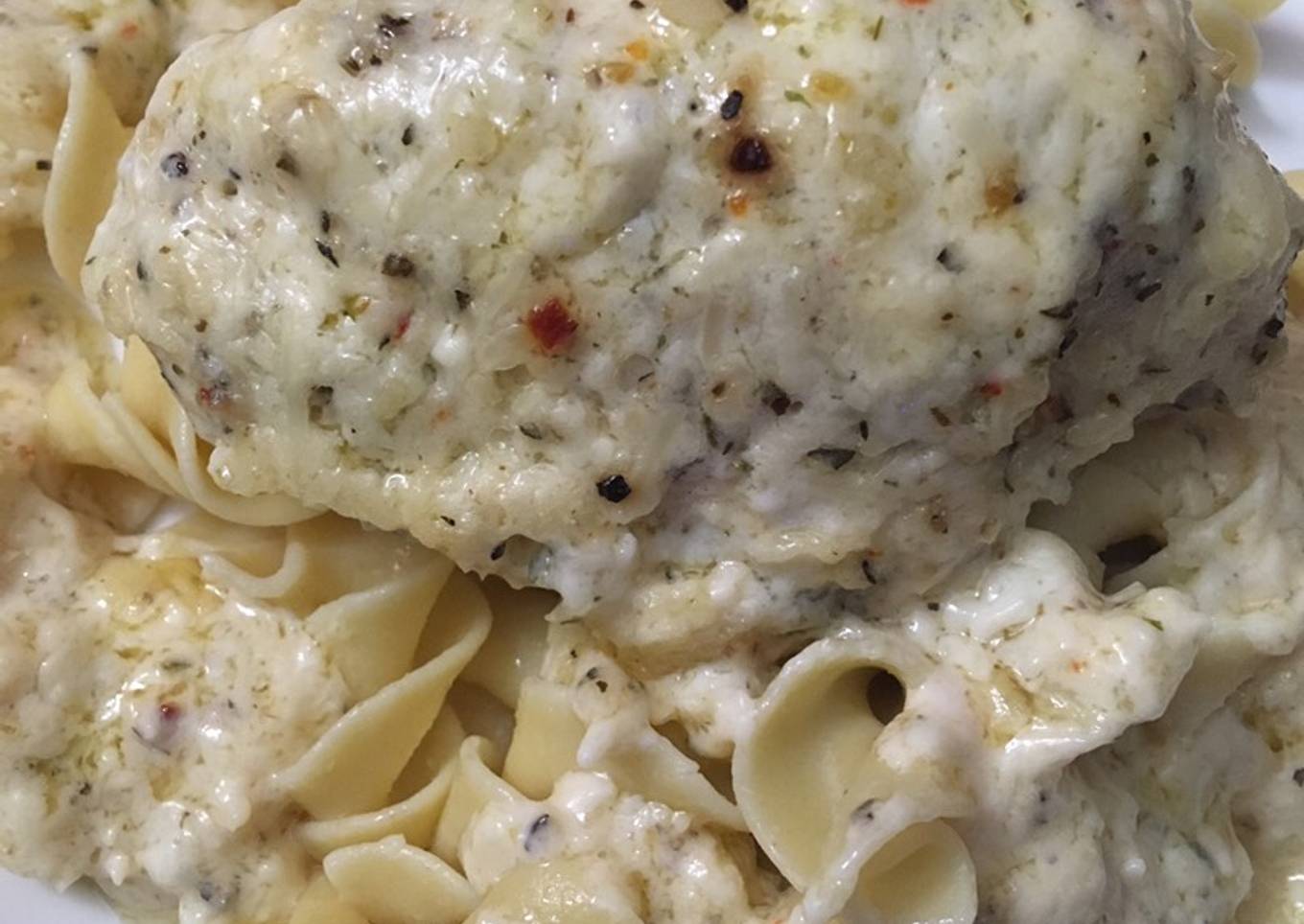 Garlic with chicken parmesan in a saucepan