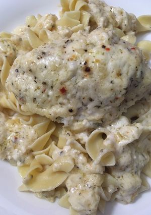A picture of Crockpot garlic Parmesan chicken.