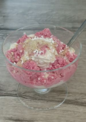 2002. ez a 2. dobozos jégkrém a málna eper 😋 recept fotója