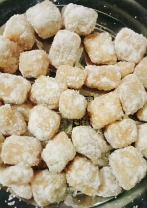 A picture of Crispy shakarpara.