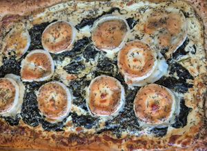Une photo de Tarte fine croustillante à l'oseille fraîche et au chèvre 😀