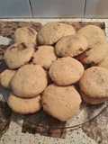 Galletas navideña con frutas abrillantadas rellenas con dulce de leche