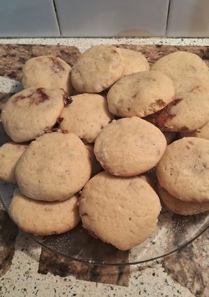Una foto de Galletas navideña con frutas abrillantadas rellenas con dulce de leche
