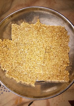 A picture of Til papdi.