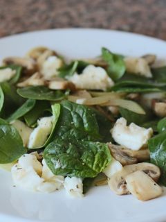 Foto de Salada de espinafres com cogumelos