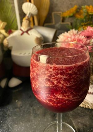 صورة لوصفة سلاش بالتوت والفراولة وماء الورد 🍓🍷