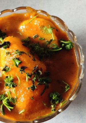 દમ આલુ (Dum Aloo recipe In Gujarati) રેસીપી મુખ્ય ફોટો