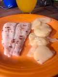 Abadejo con papas y cebollas al horno