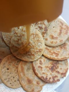 صورة لوصفة مصابيب (بان كيك) بالدخن والبُر صحية 😍👍