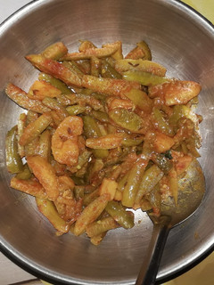 ટીંડોળા બટાકા નું શાક (Tindora Bataka Shak Recipe In Gujarati) રેસીપી મુખ્ય ફોટો
