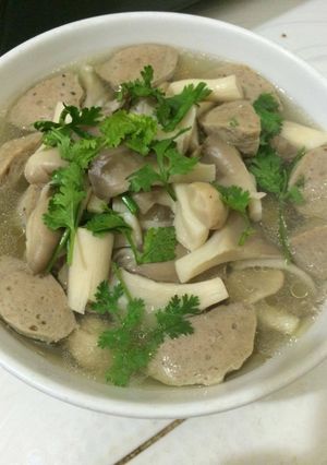 Hình của món Canh nấm bò viên.