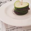 Tapa de calabacín y paté de aceitunas de Kalamata