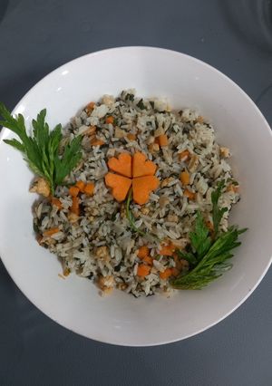 Hình của món Cơm chiên trứng cà rốt xúc xích ngải cứu.