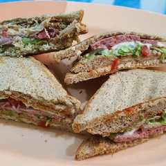 سندويش التوست بالدجاج واللانشون 🥪🤩-レシピのメイン写真