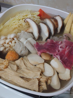 酸菜百菇豬肉鍋 的食譜成品照片