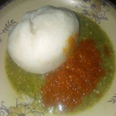 A picture of Tuwon shinkafa with stew and dry okro.