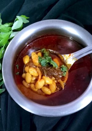 सेम बिज की तरी रेसिपी मुख्य फोटो