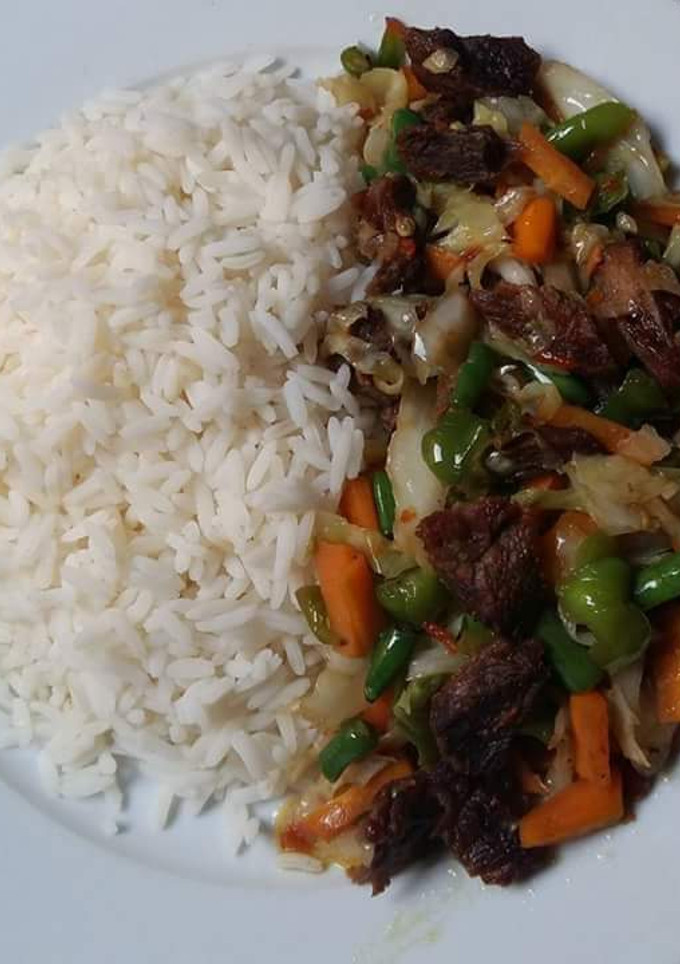 A picture of White rice and veggies.