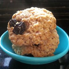 A picture of Eggless oatmeal raisin cookies.