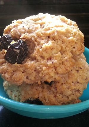 A picture of Eggless oatmeal raisin cookies.
