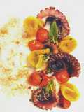 Polpo doppia cottura, peperoni e pomodorini confit