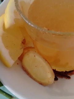 Una foto de Bebida isotónica con Agua de Mar, jengibre, clavo de olor y azúcar de coco