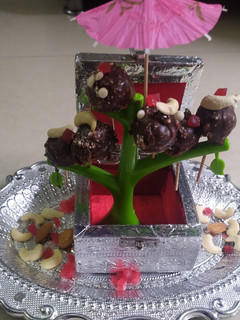 ડ્રાયફ્રુટ ચોકલેટ બોલ (Dry fruit Chocolate Balls Recipe In Gujarati) રેસીપી મુખ્ય ફોટો
