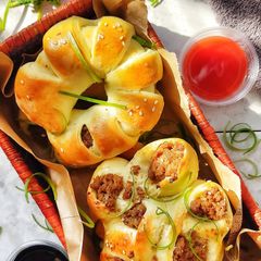 A picture of Seekh kabab bread.