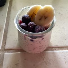 A picture of Oatmeal chia seed overnight.