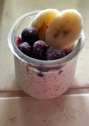 A picture of Oatmeal chia seed overnight.