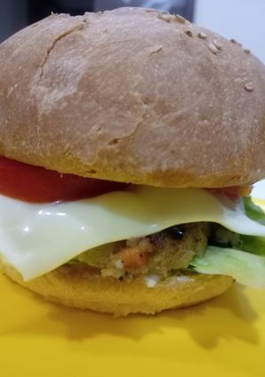 બર્ગર (Burger Recipe In Gujarati) રેસીપી મુખ્ય ફોટો