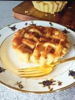 એપલ પાઈ કુકર માં રેસિપી (Apple Pie In Cooker Recipe In Gujarati) રેસીપી મુખ્ય ફોટો