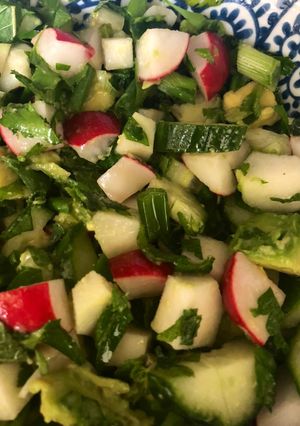 A picture of Avocado, cucumber, kohlrabi salad - vegan.