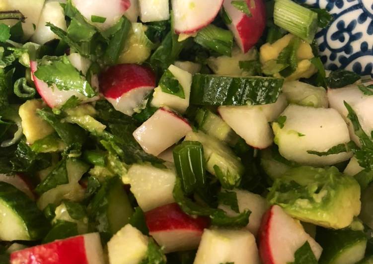 Recipe of Any-night-of-the-week Avocado, cucumber, kohlrabi salad - vegan