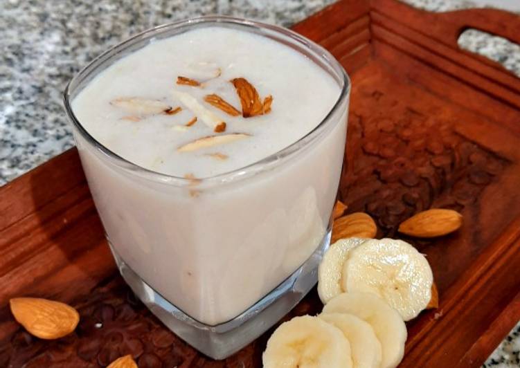 Simple Way to Prepare Homemade Banana Milkshake