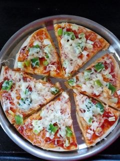 ઇન્સ્ટન્ટ પીઝા રેસીપી મુખ્ય ફોટો