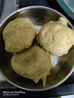 બટેટા વડા(Batetavada recipe in Gujarati) રેસીપી મુખ્ય ફોટો