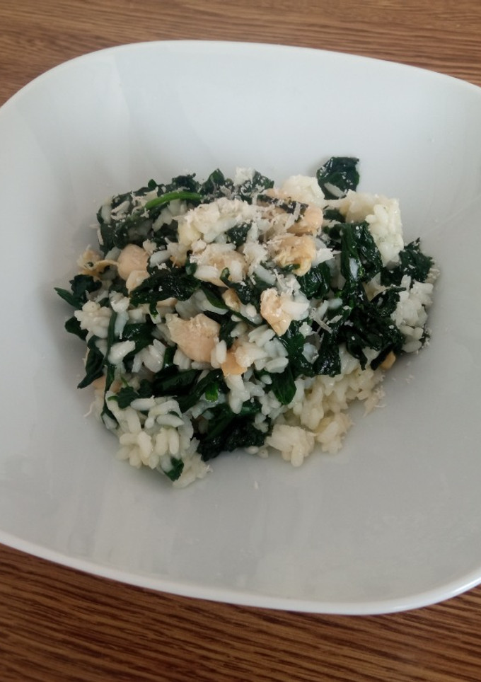 Una foto de Arroz con espinacas y pollo