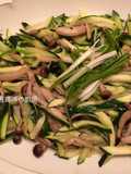 Stir-Fried Zucchini and Beech Mushrooms