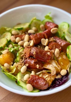 Hình của món 🌱 Salad Dầu Dấm Xúc Xích Chay.