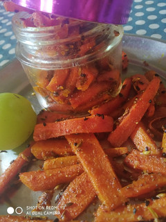 गाजर आंवला आचार (gajar amla achar recipe in Hindi) रेसिपी मुख्य फोटो