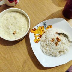 A picture of Steam egg with minced meat.