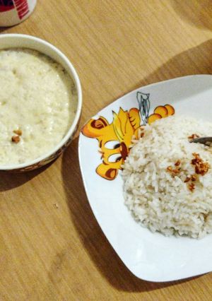A picture of Steam egg with minced meat.